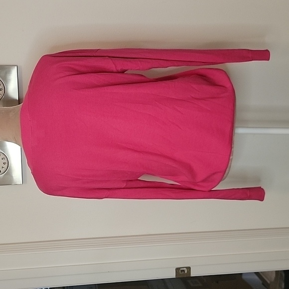 Michael Michael Kors Bright Pink Long Sleeved V-Neck Sweater, Size M, EUC - Picture 6 of 9